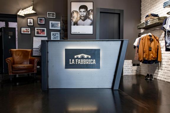 “La Fabbrica” negozio di abbigliamento a Morbegno 